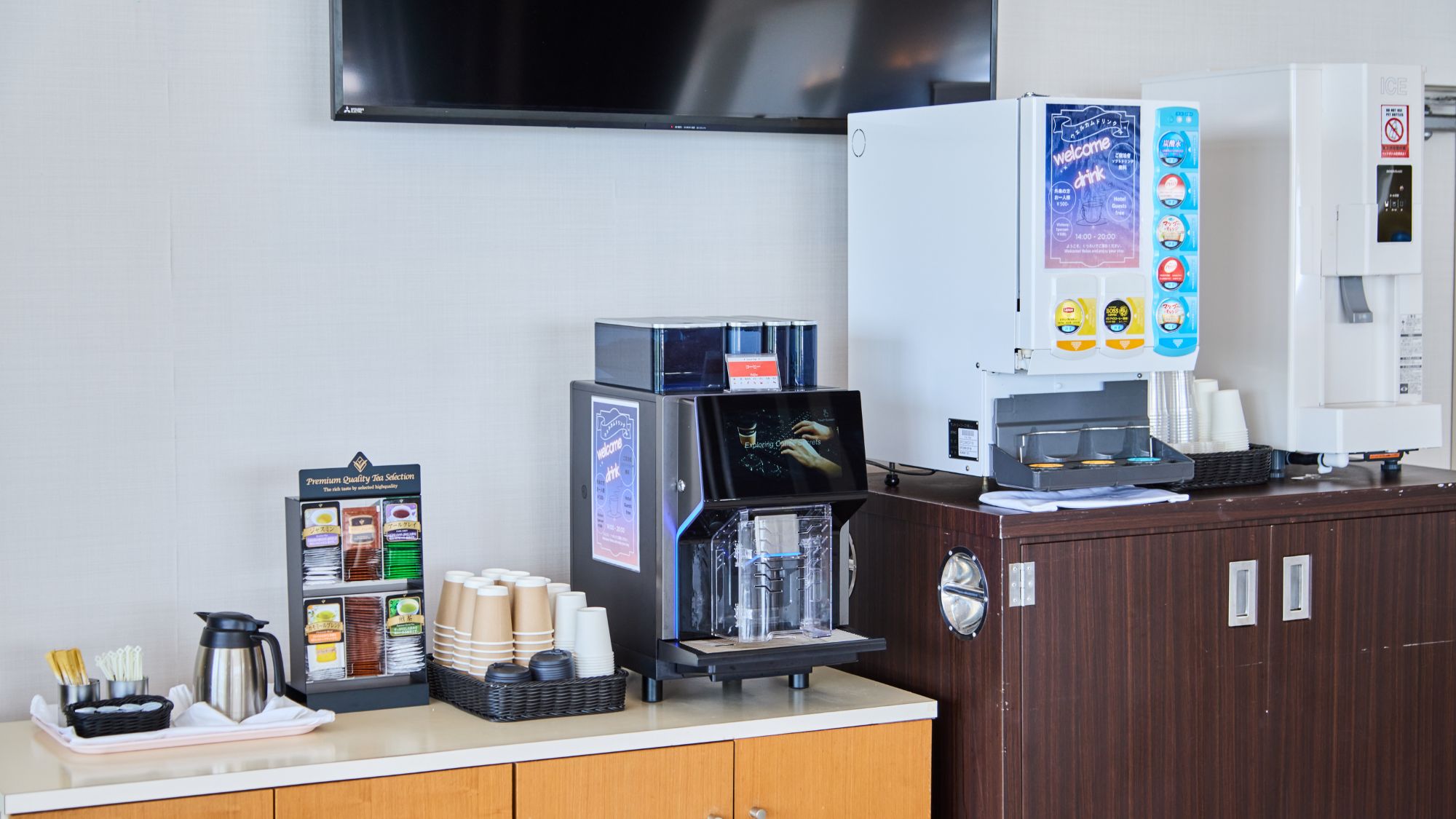 【本館２階「サンセットラウンジ」にてウェルカムドリンク】