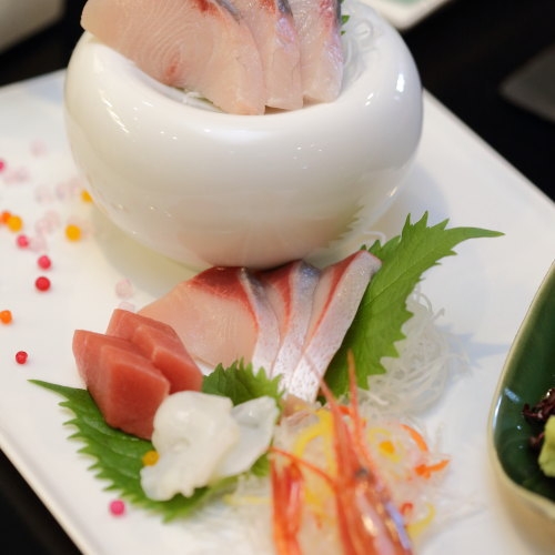 天然鰤の三種【鰤しゃぶ・鰤刺し・鰤たたき】と創作懐石（11/20〜12/22）