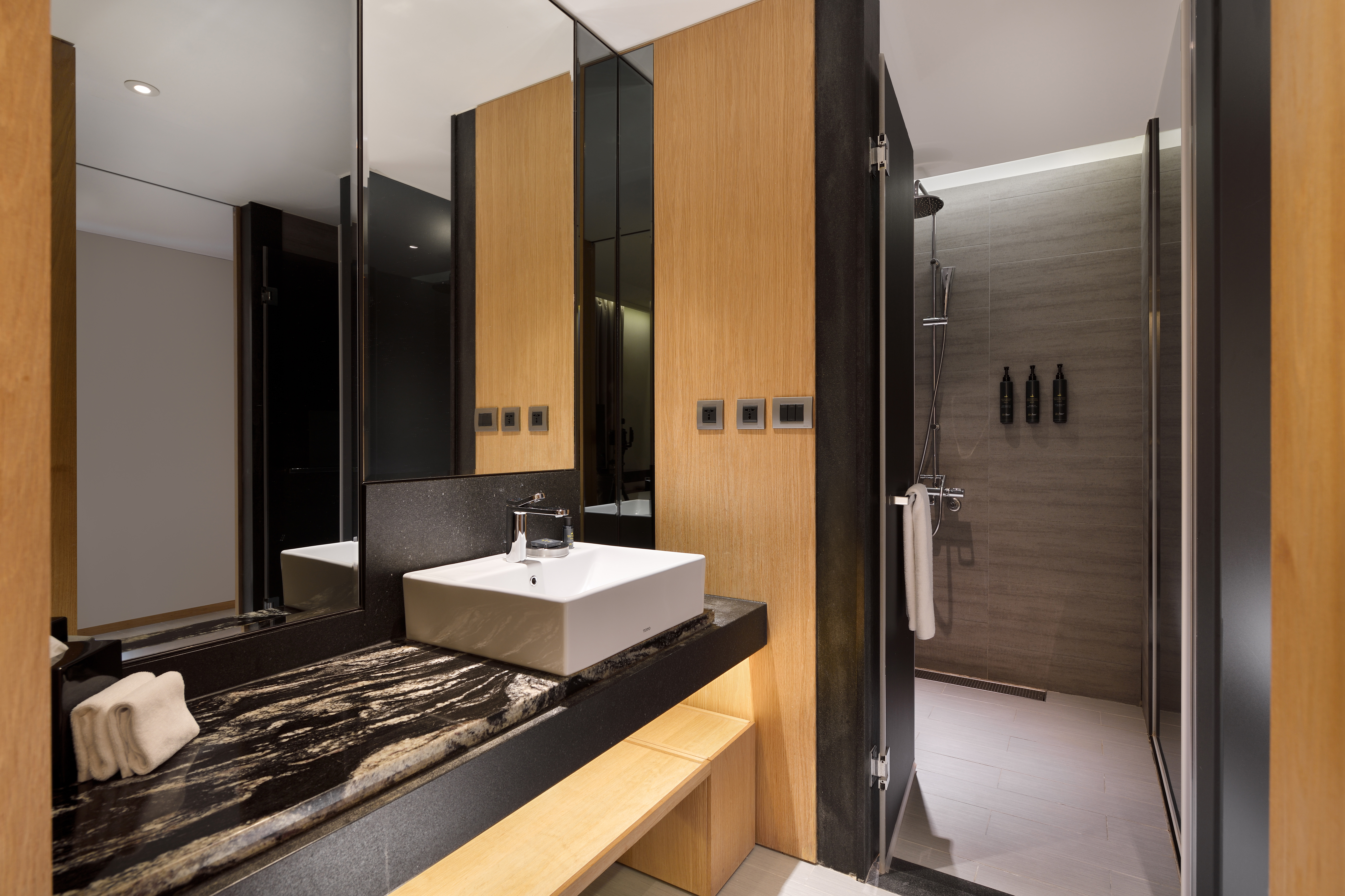 Aloft Room キングベッド