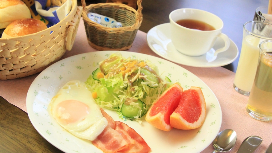 自家製手作りパンの朝食