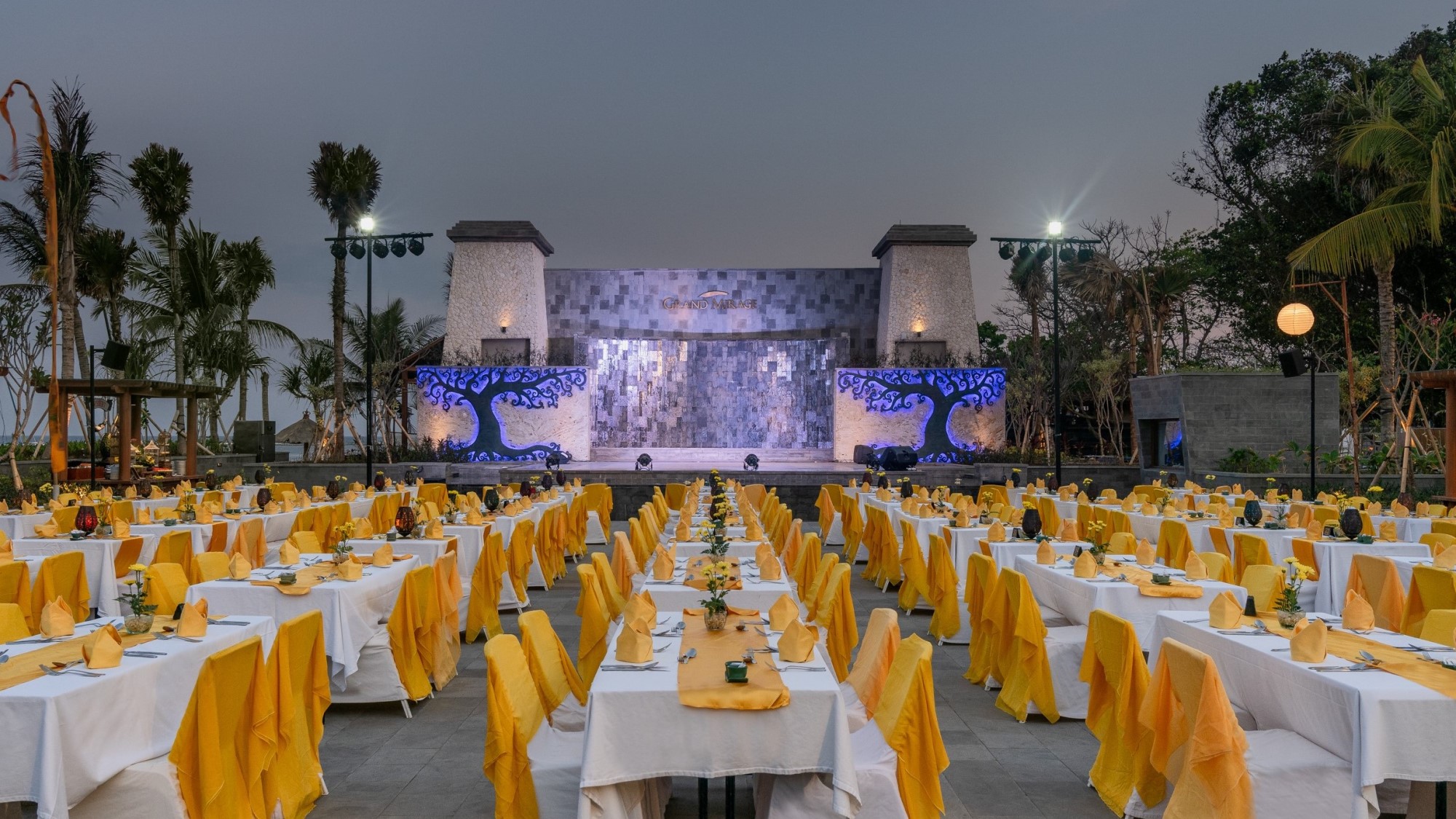 「ラマ」ライブエンターテイメント