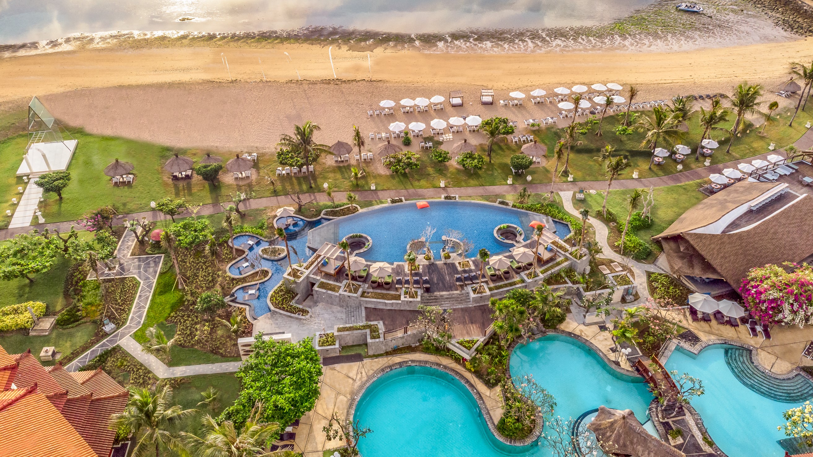 「プール」アエリアール