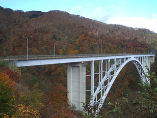 日光霧降高原の“六方沢橋”の紅葉