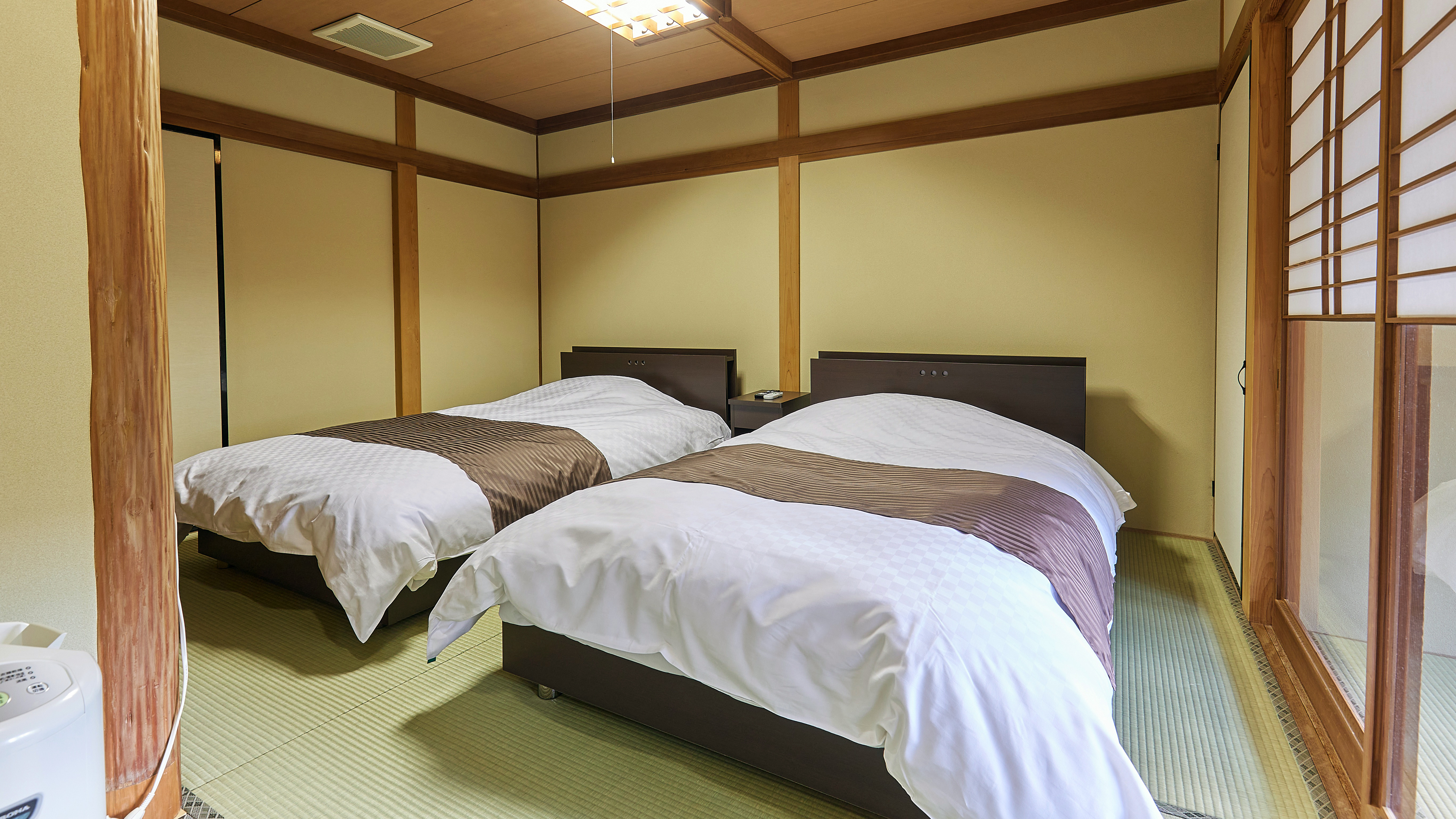 6畳＋6畳の客室　ベッドルーム