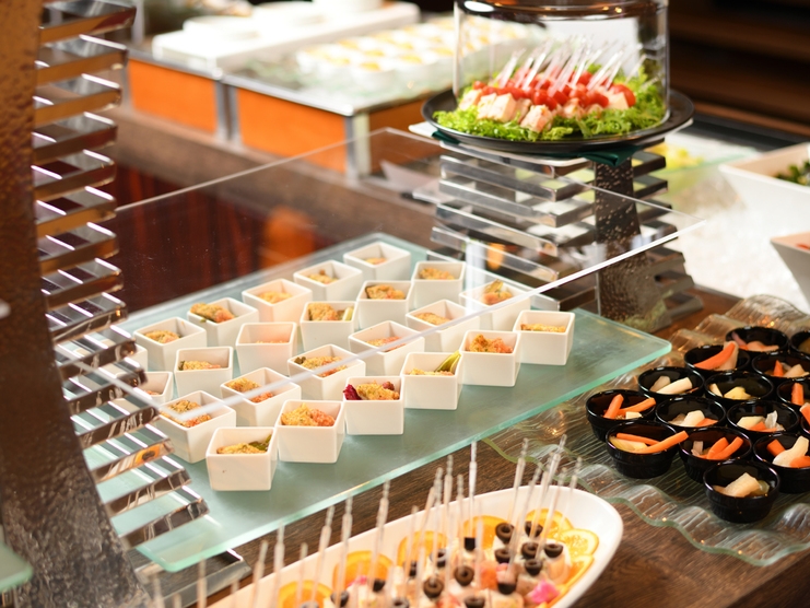 【新登場ドリンクインクルーシブ】ラウンジ＆夕食時飲み放題！鮨や牛ステーキの美食ビュッフェで贅沢ステイ
