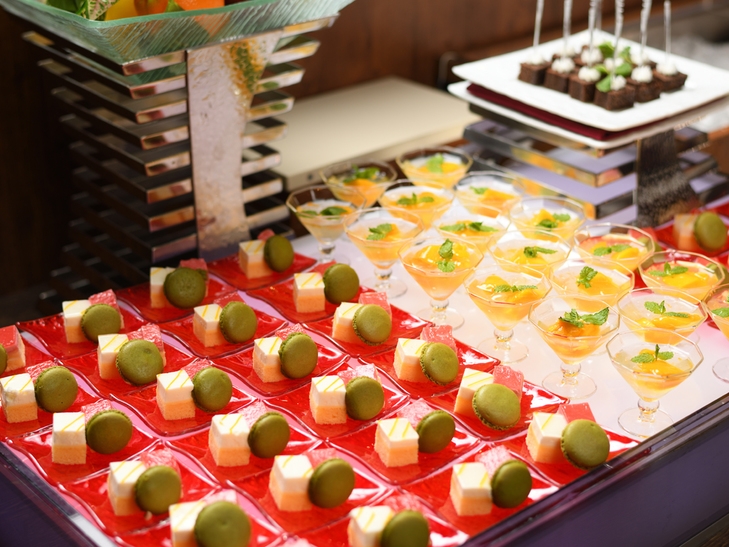【新登場ドリンクインクルーシブ】ラウンジ＆夕食時飲み放題！鮨や牛ステーキの美食ビュッフェで贅沢ステイ