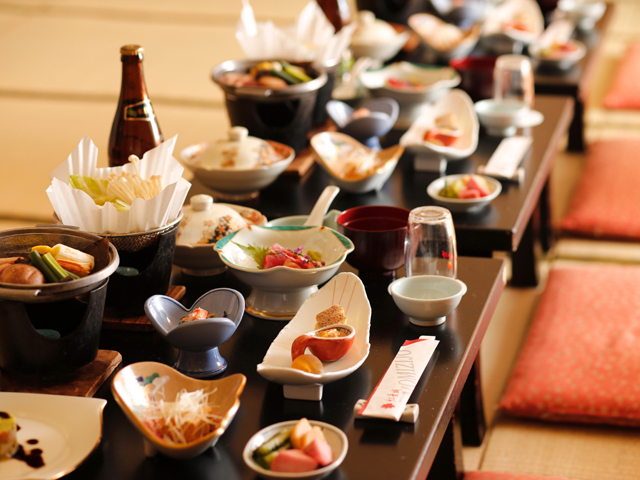 【お膳食プランベーシック】夕食は個室でゆっくりと食事がお楽しみ頂けます。