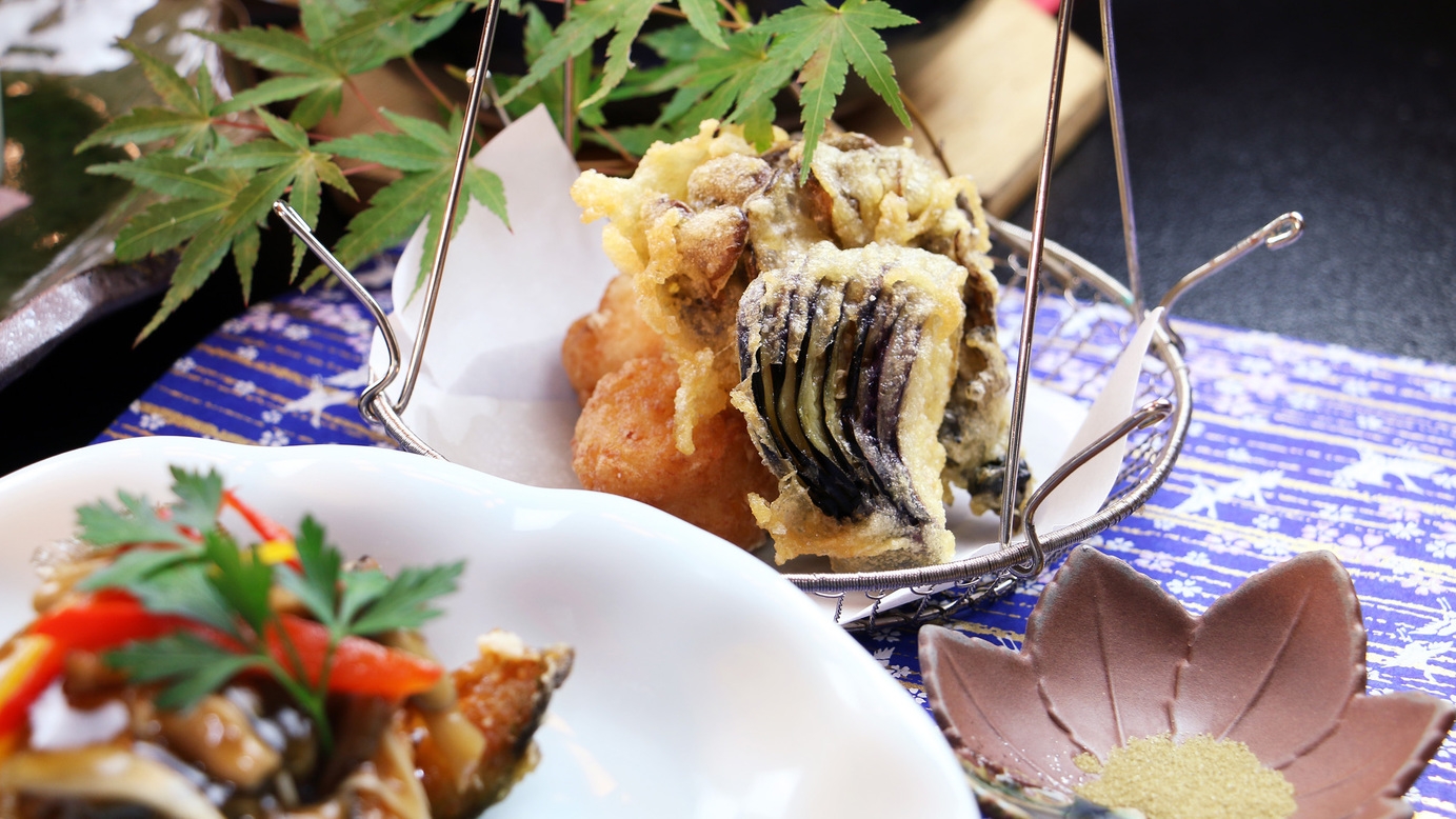 【秋限定】〜紅葉を望む内湯で癒やされる〜香り高い手打ち「新そば」を味わう温泉旅［2食付／個室食］