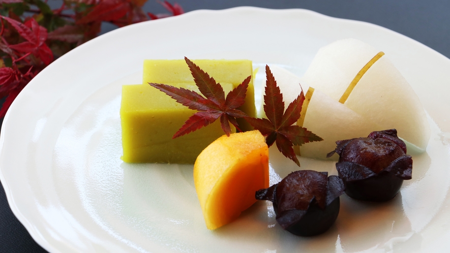 ■期間限定-女子旅 冬ver　特別デザート 自家製芋ようかん～季節のフルーツ添え～