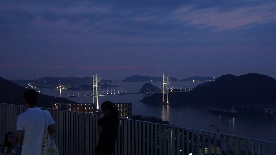 ライトアップされた女神大橋