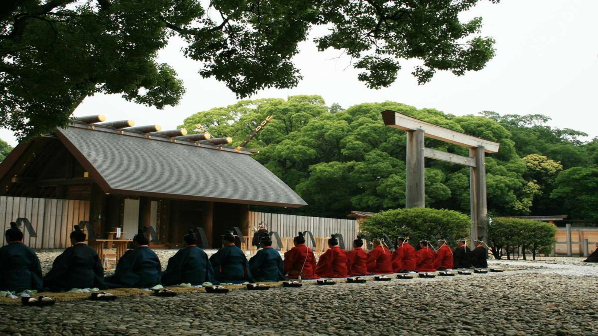 【熱田神宮】三種の神器の一つ草薙神剣の御鎮座に始まる由緒、祭典等ございます。