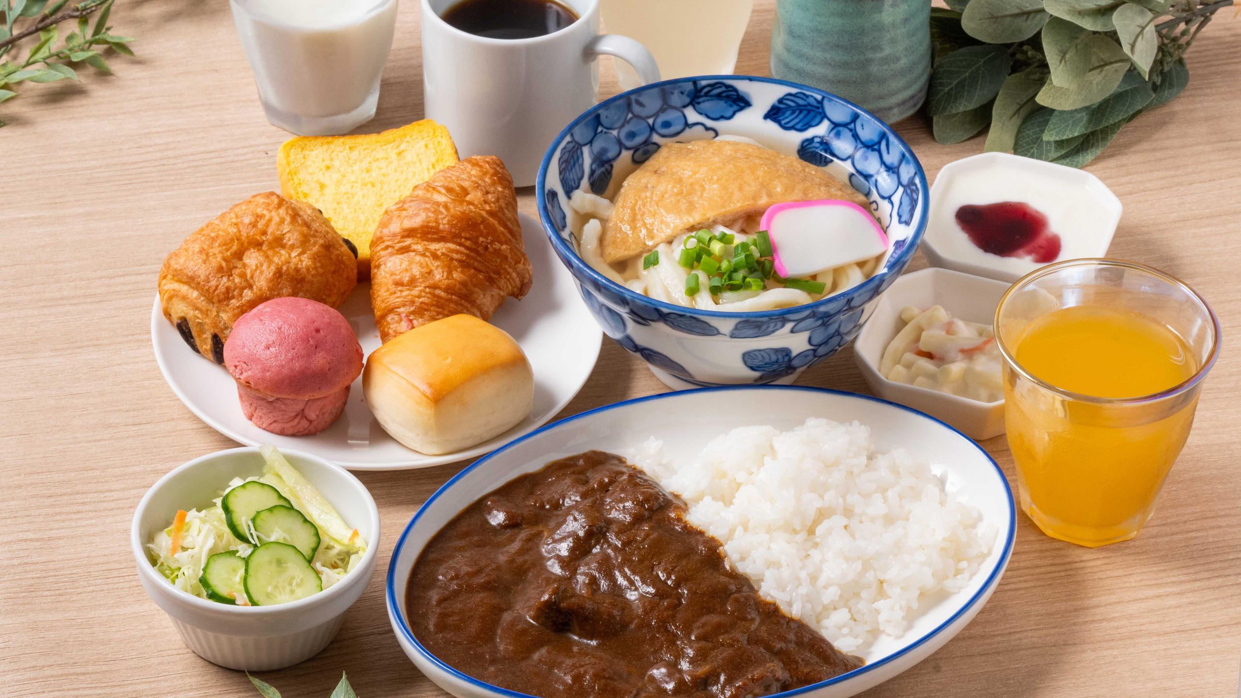 朝食盛り付け例（アパ社長カレー）