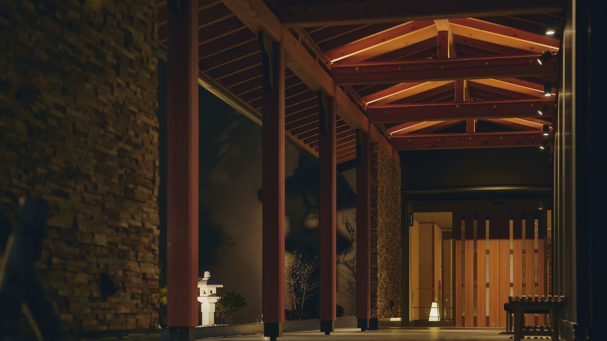 ■モダンとレトロを取り入れた特徴的な外観