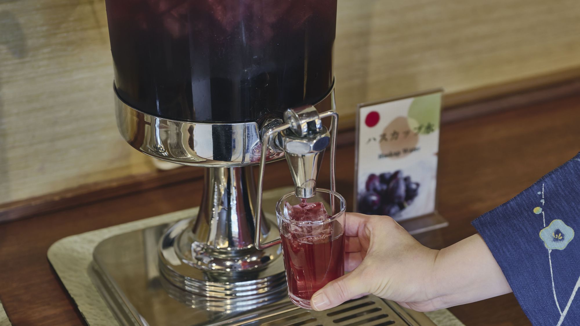 ■湯蔵ラウンジ／冷たいお飲み物をご用意しております（無料）