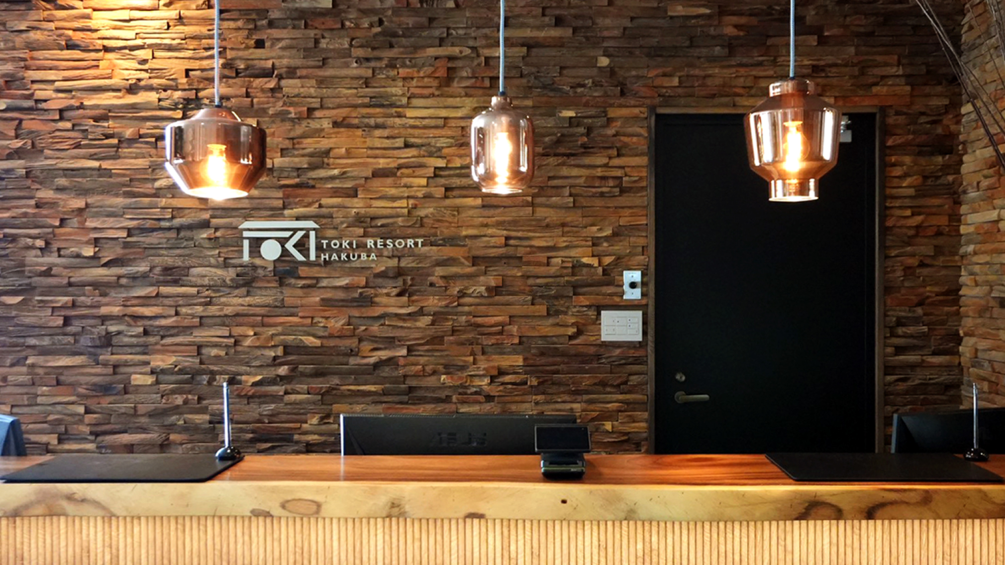 フロント受付近景