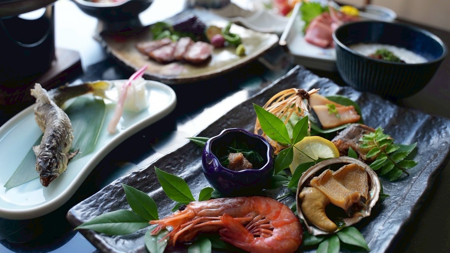 【一泊二食】ひとり旅で、ゆっくりと流れる時間を過ごす贅沢を。