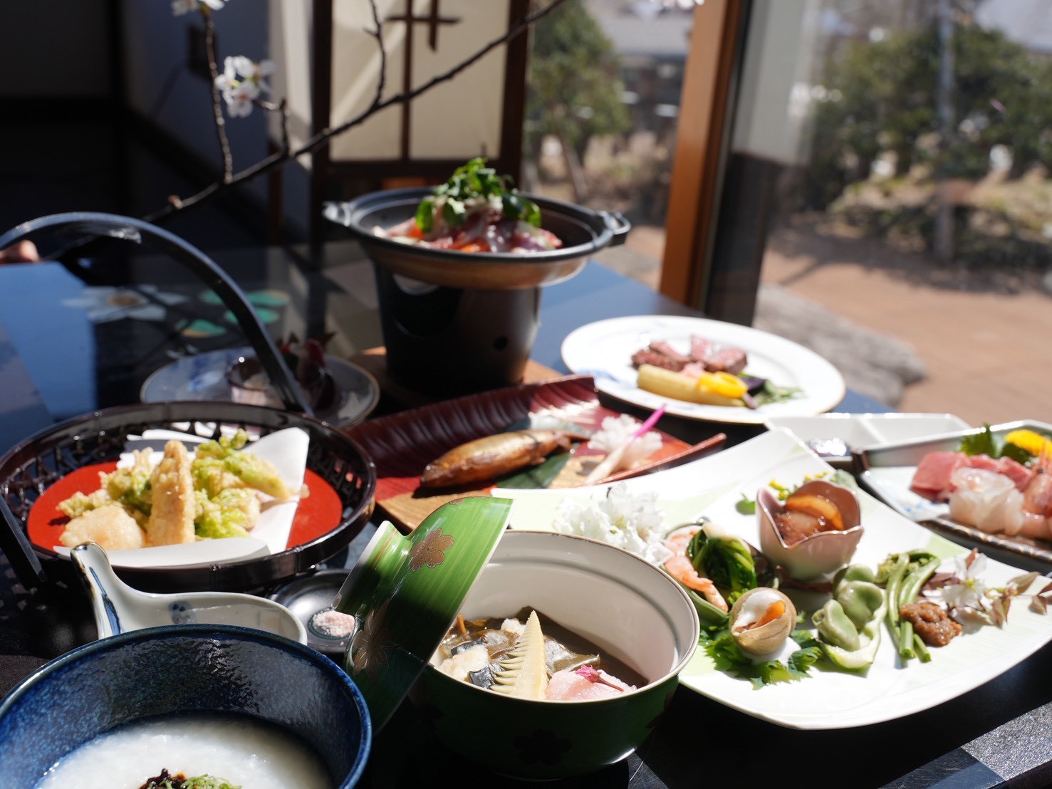 【平日限定】静かな春の里山リトリート〜囲炉裏体験×山菜料理〜