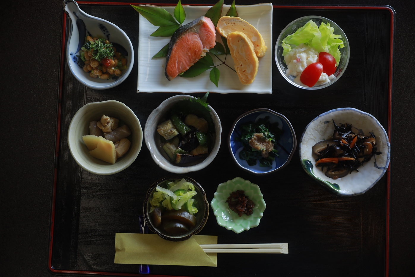 【一泊朝食】炊きたてコシヒカリに魚沼郷土料理〜源泉かけ流し温泉を貸切で堪能〜