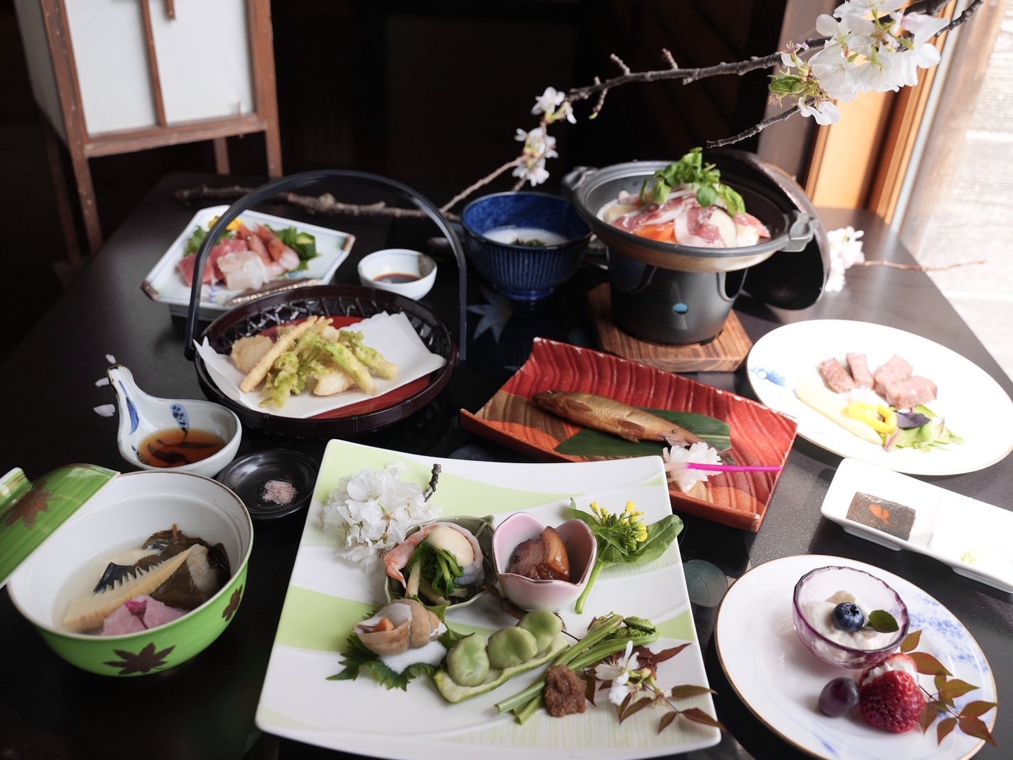 【一泊二食プラン】〜源泉かけ流しの貸し切り温泉＆季節ごとの創作料理を堪能〜