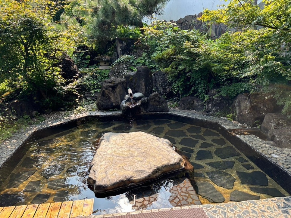 【一泊夕食プラン】〜源泉かけ流しの貸し切り温泉＆季節ごとの創作料理を堪能〜