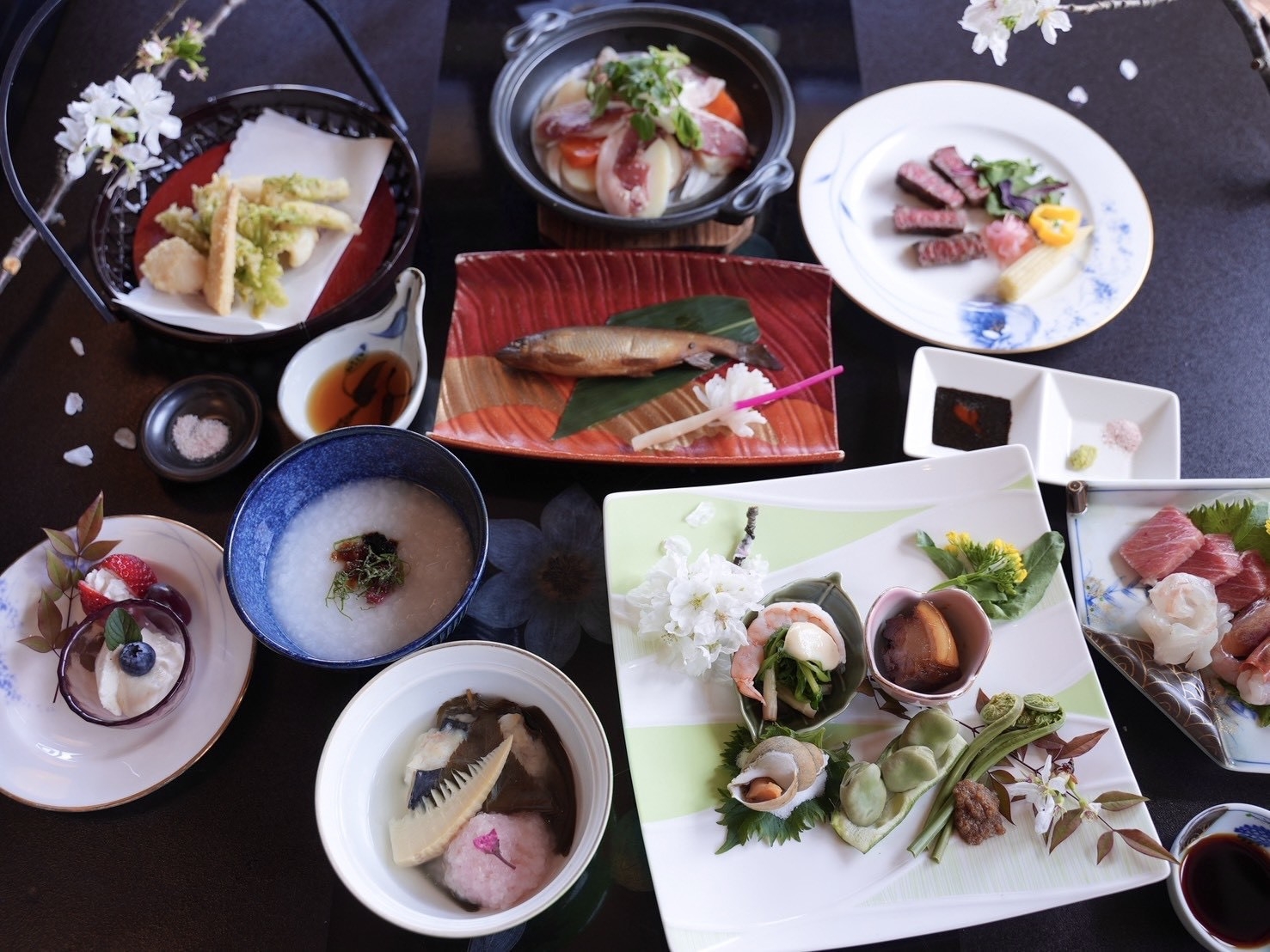 【一泊夕食プラン】〜源泉かけ流しの貸し切り温泉＆季節ごとの創作料理を堪能〜