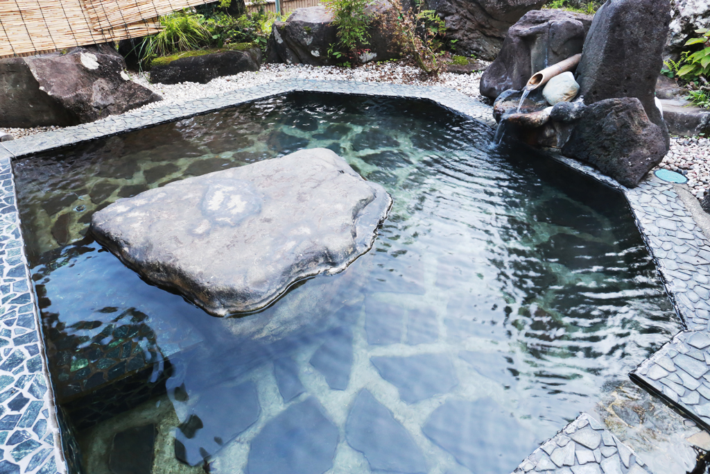 月見の湯　露天風呂