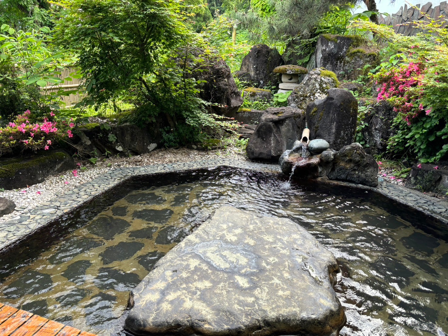 月見の湯　露天風呂