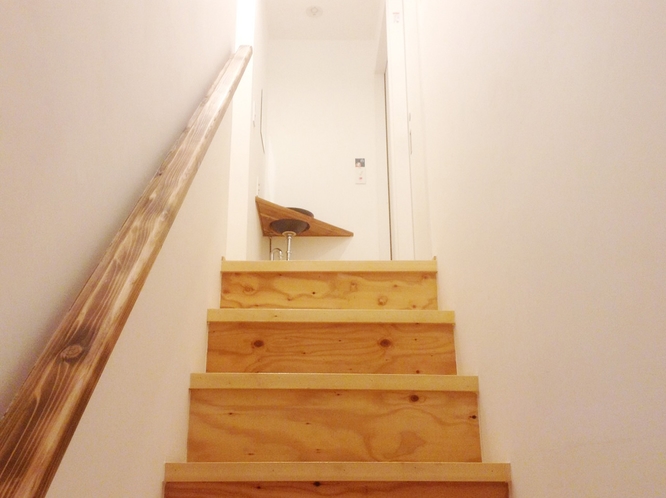 ２階へ続く階段
