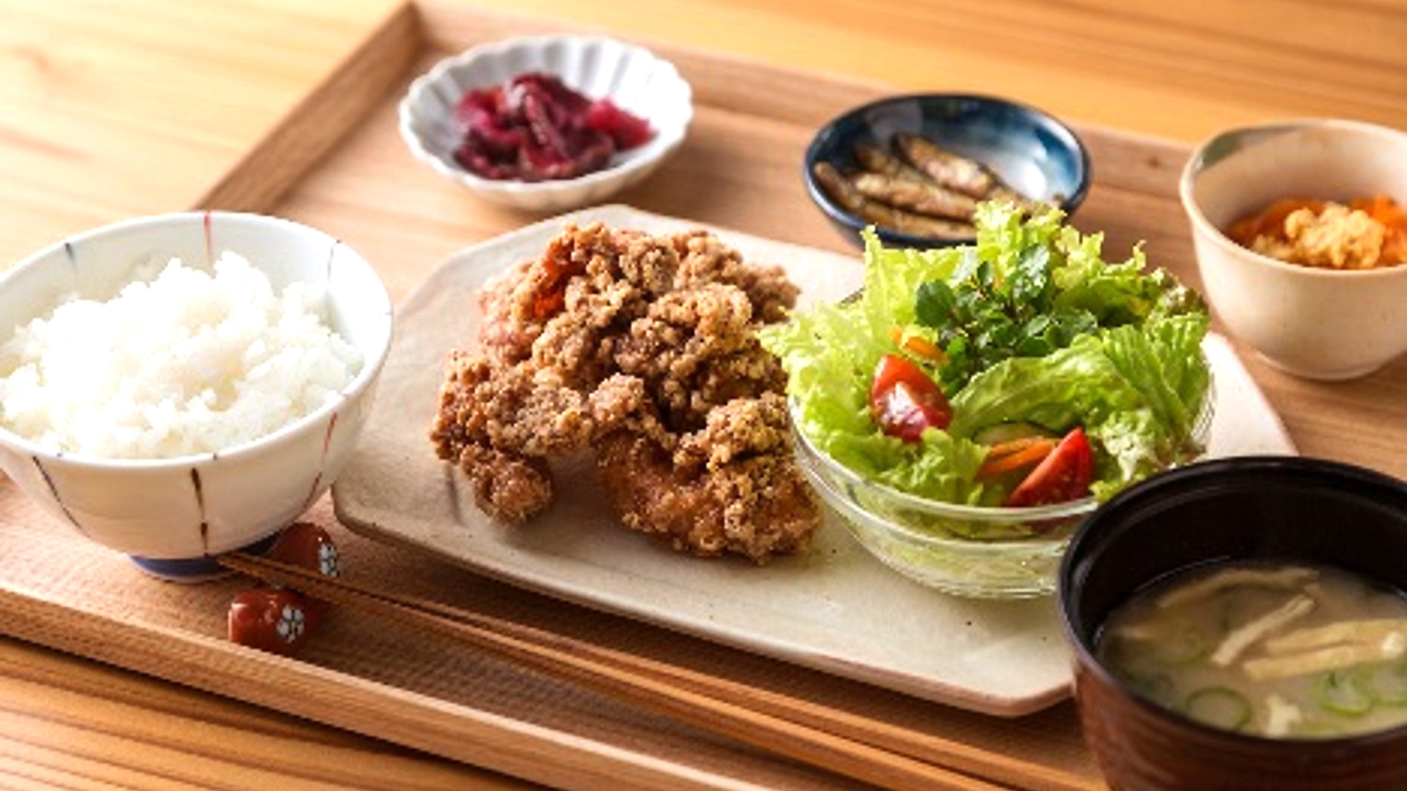 ・【夕食一例】お子様には近江牛ハンバーグと名物とんちゃんからあげ定食をご用意いたします