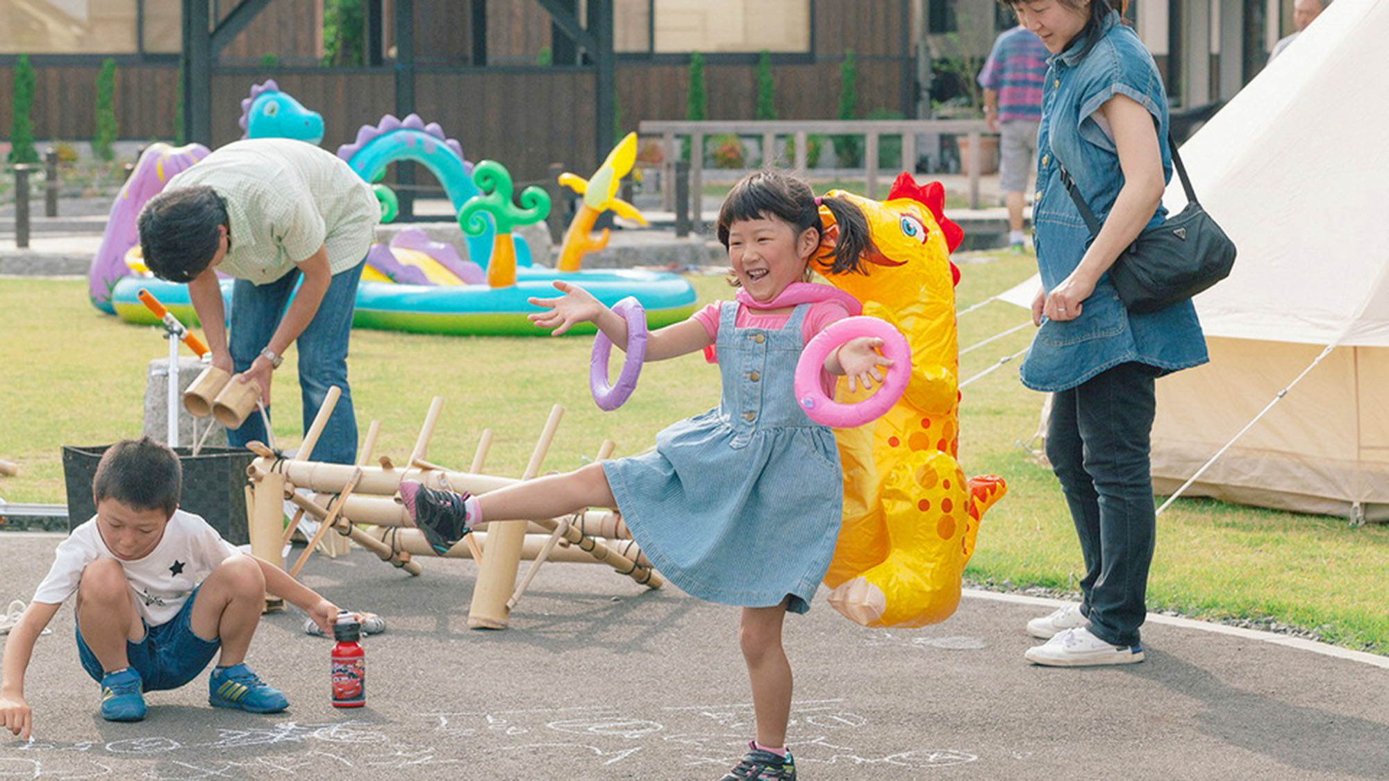 ・広いお庭で遊具もたくさん。お子さまも大喜び間違いなしです