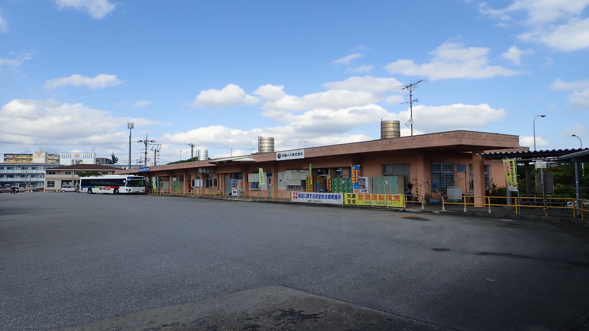 【名護バスターミナル】当館から車で約25分