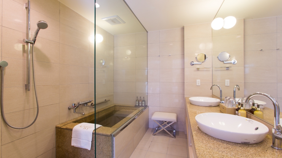 グランドデラックス温泉スイート　羊蹄山ビュー　バスルーム