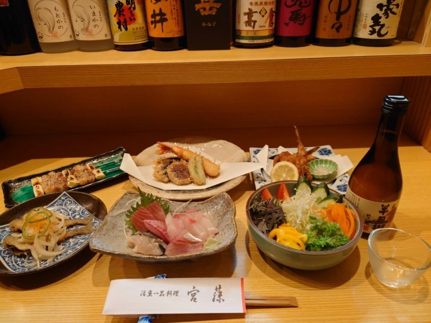 【2食付】地元銘店の味が楽しめる食事券4000円分付◆牛丼が名物のビュッフェ朝食付◆◆