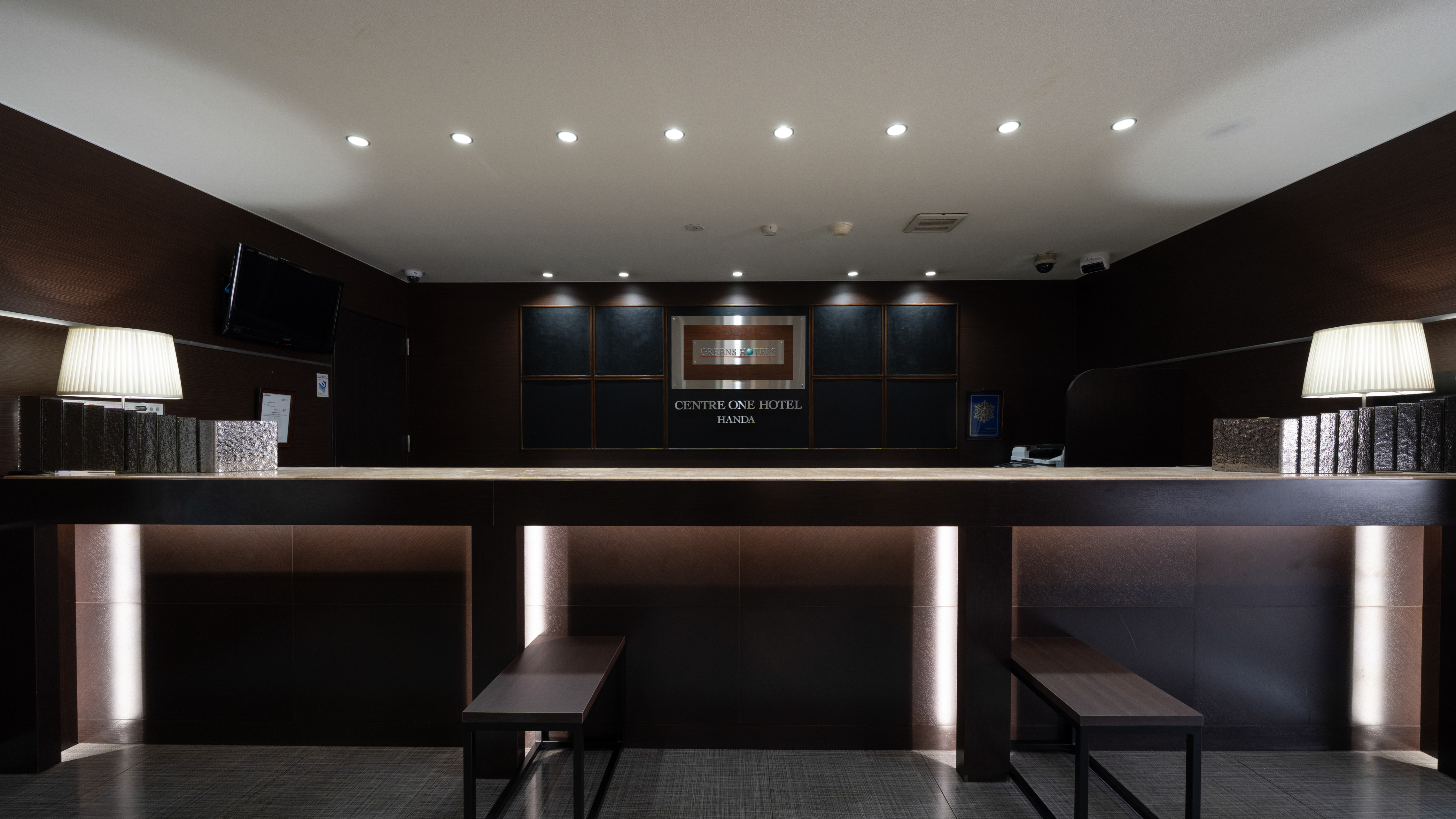 【フロント】スタッフが笑顔で皆さまをお迎えします