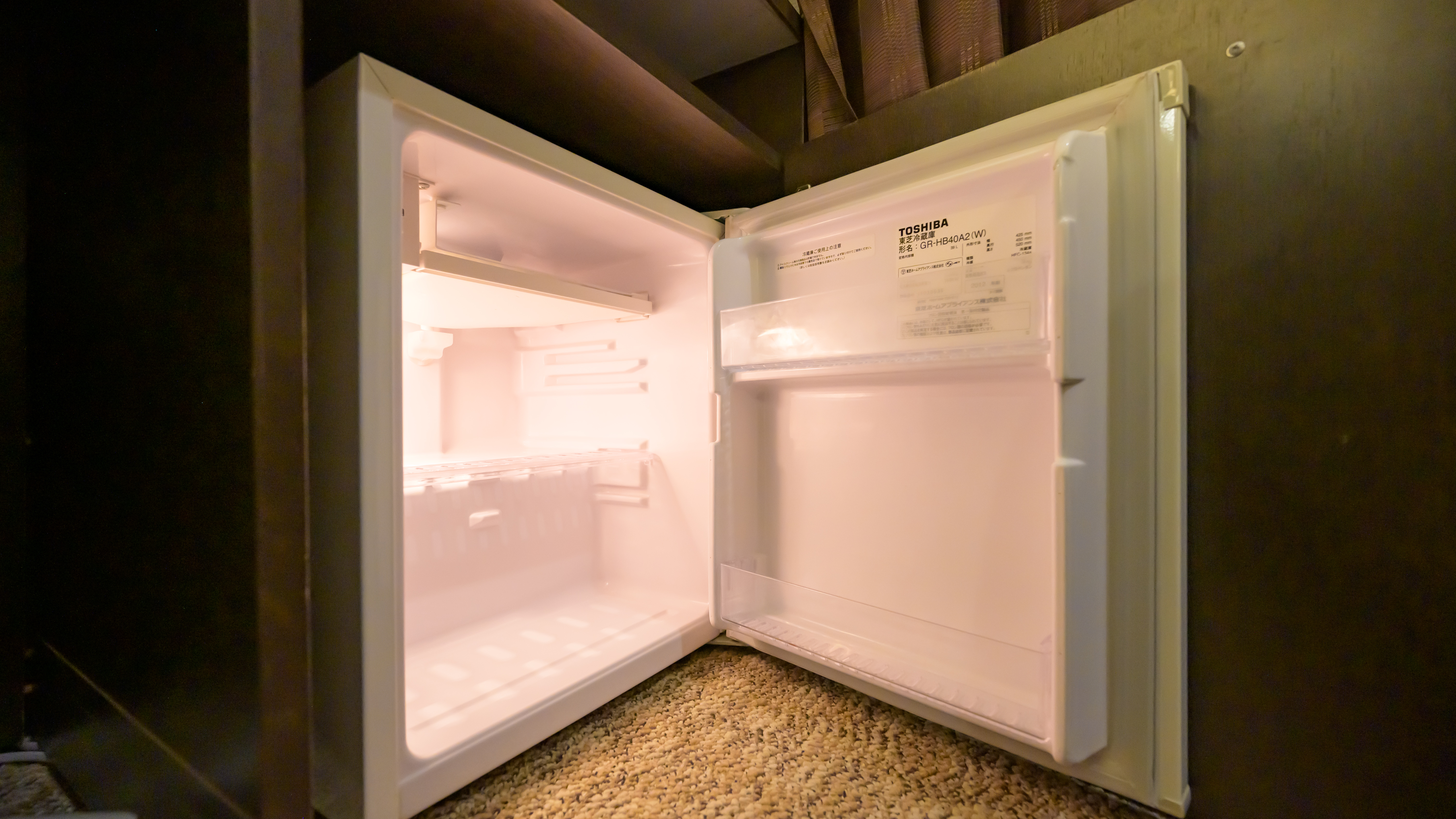 【客室】冷蔵庫◆お部屋に備え付けがございます。