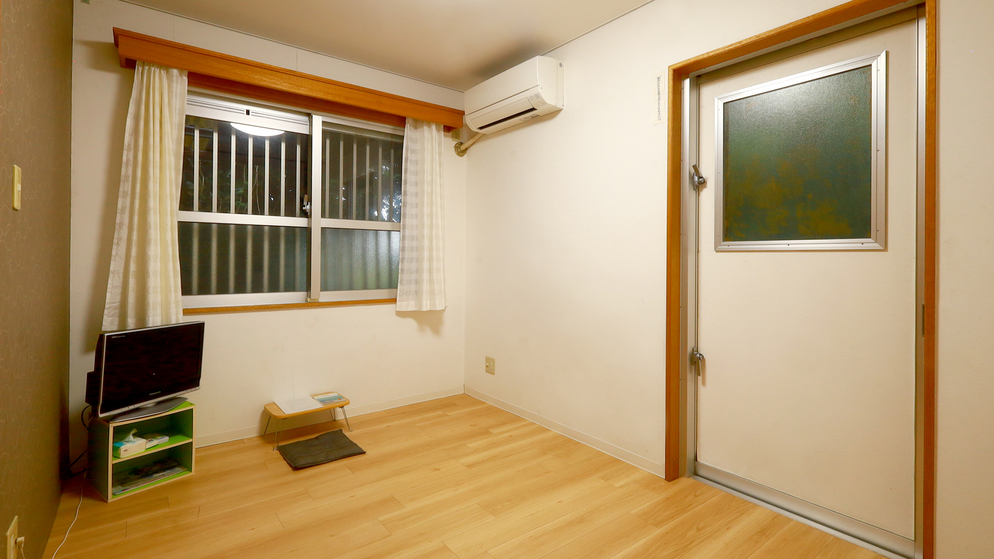 【洋室(おまかせ)】Wi-Fi完備。全室洋室。必要最低限ですが、過ごしやすいお部屋です。_