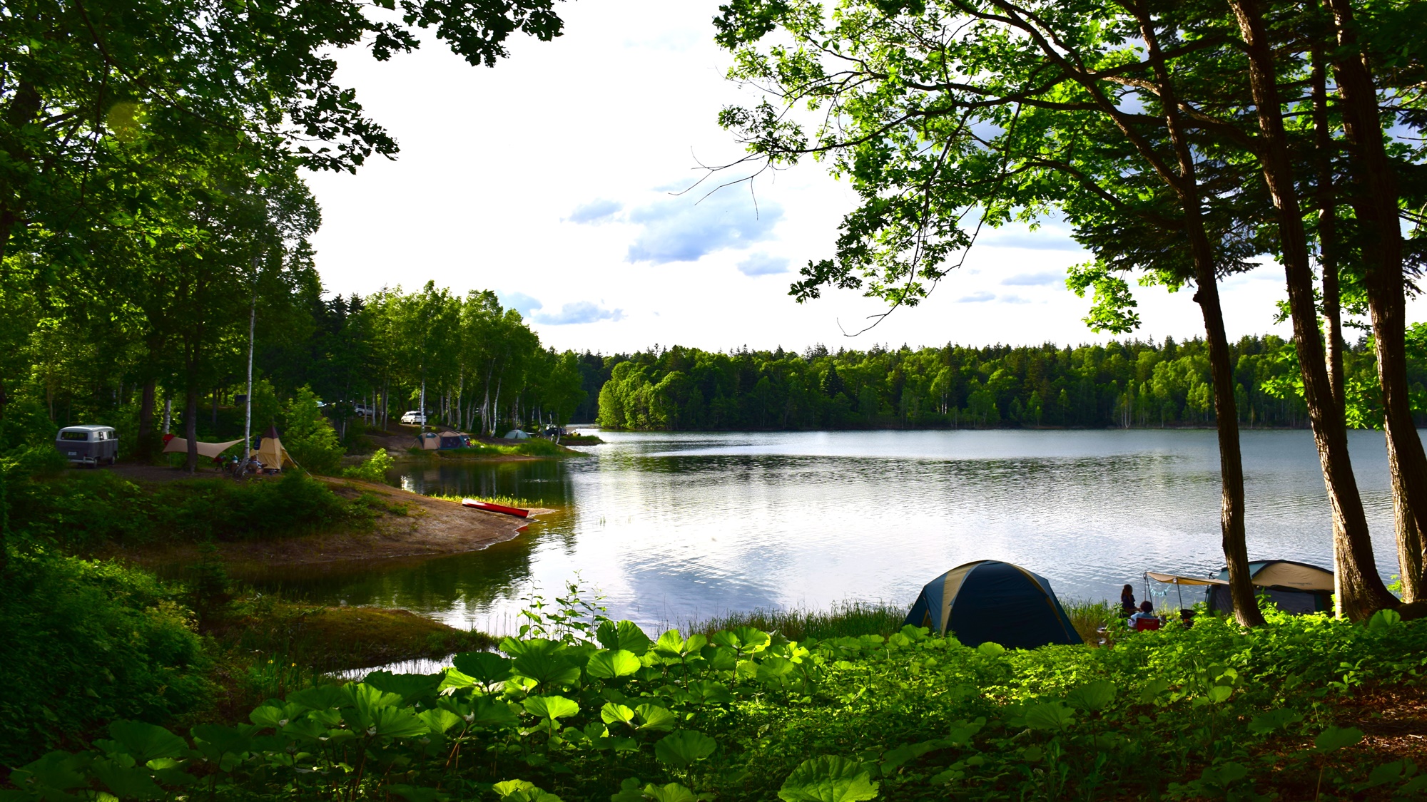 *【周辺】湖畔のキャンプ場。静かな森の中で贅沢な時間をお過ごし下さい。