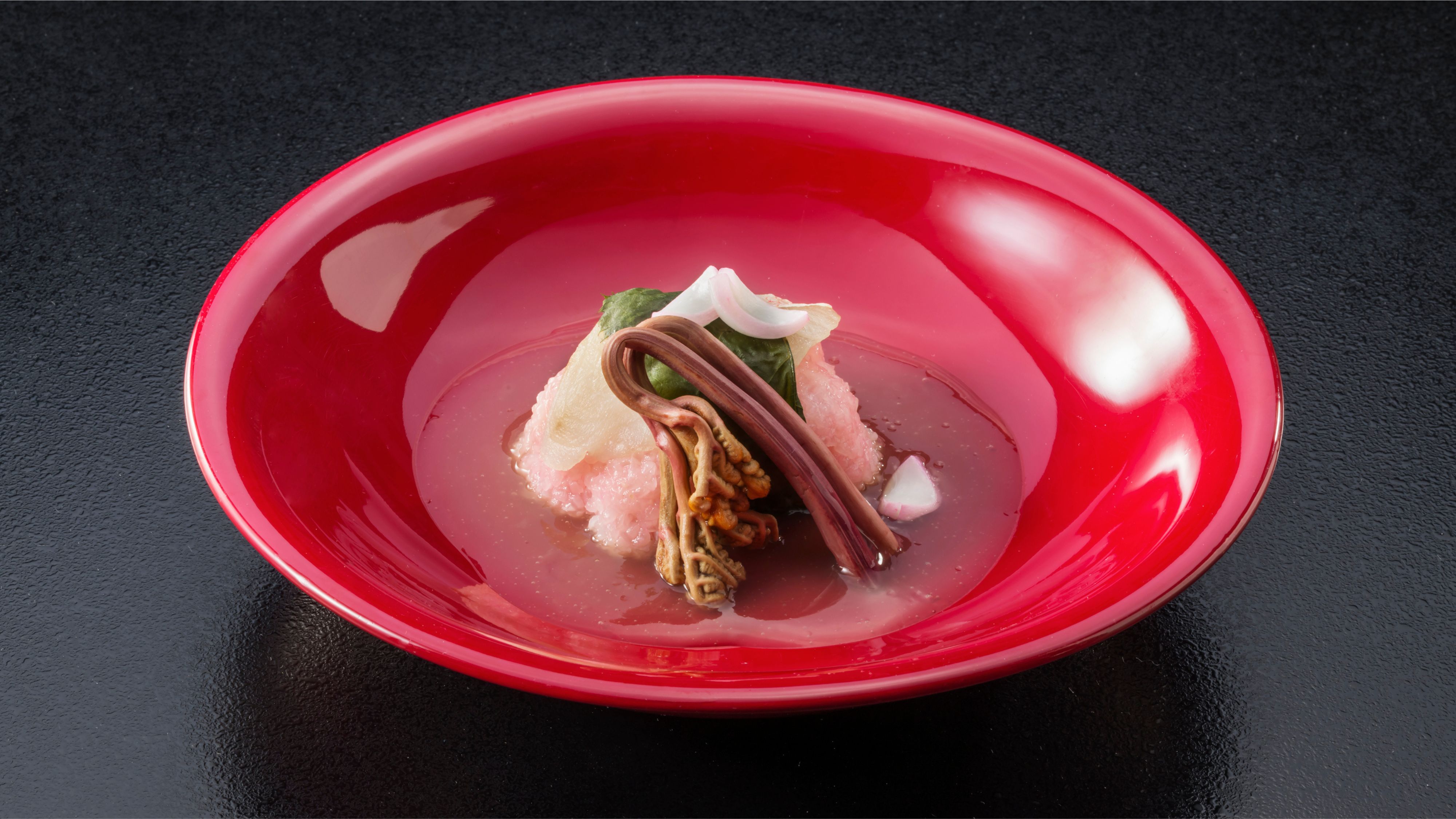 【夕食・春‐初夏】椀物は香り豊かな桜蒸し　[一例]