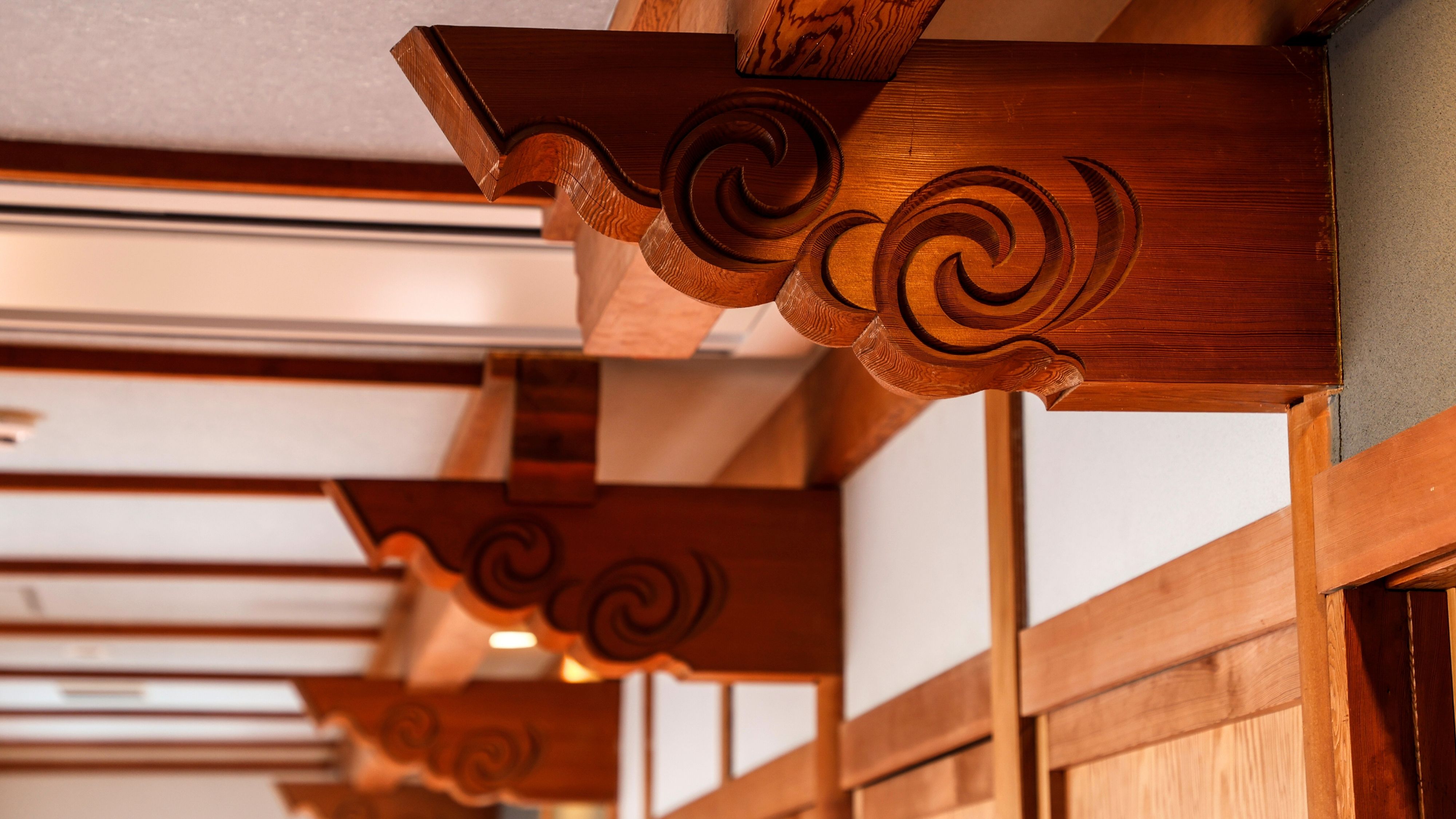 【【館内】遊び心のある梁