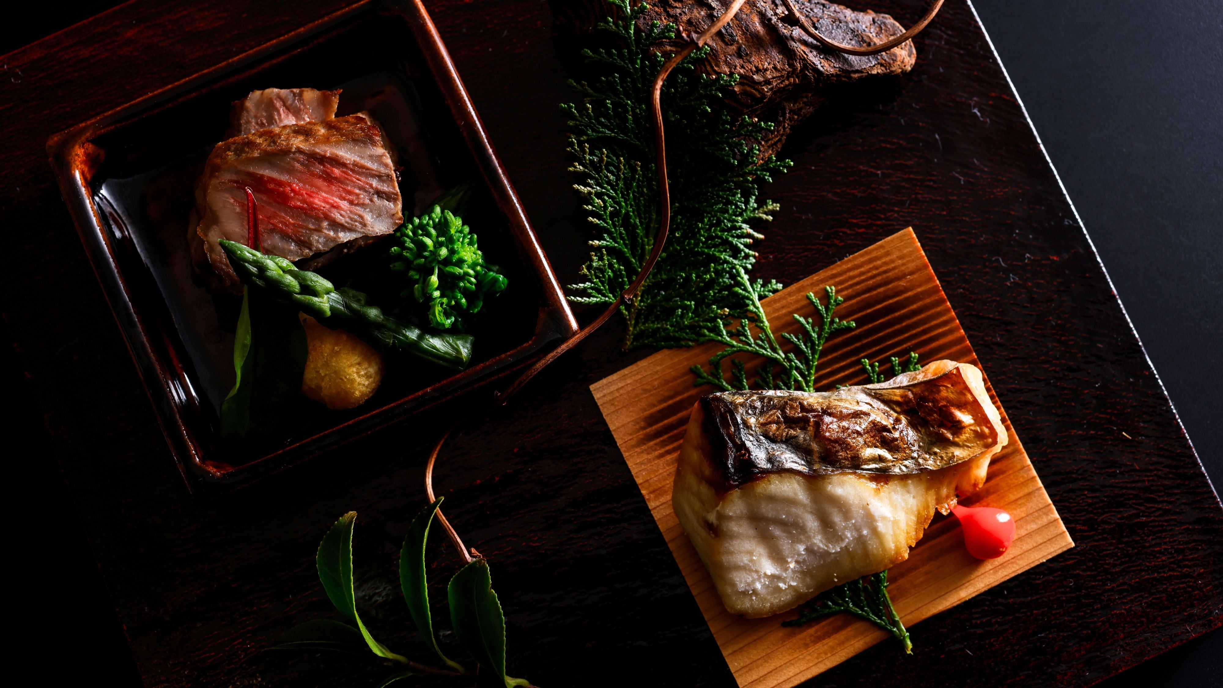 【春の献立一例】春の息吹を味わう一皿。旨味あふれる黒毛和牛と、ふっくらと火を入れた地魚の焼き物。