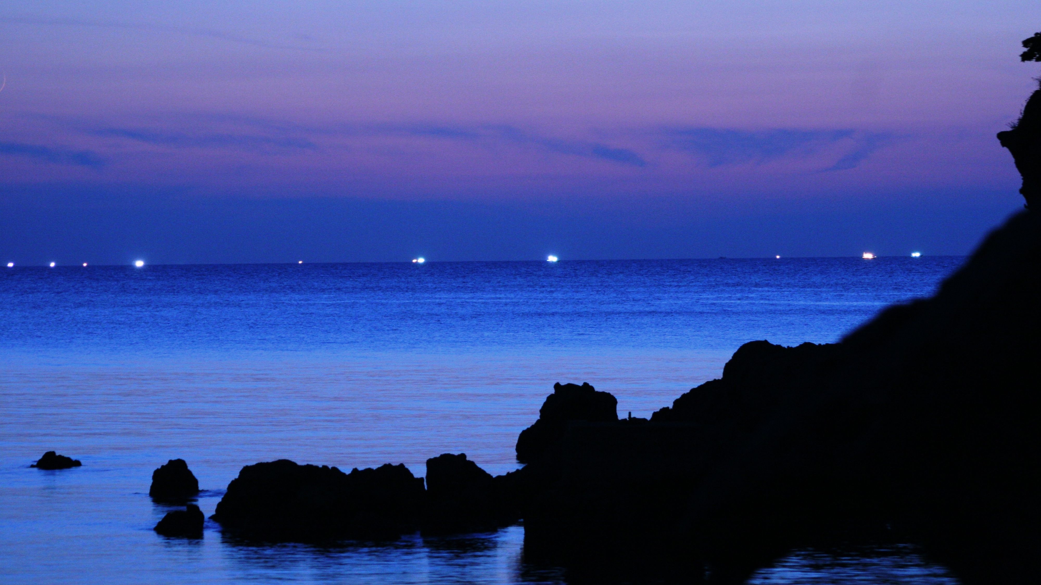 夕日ヶ浦から見た漁火