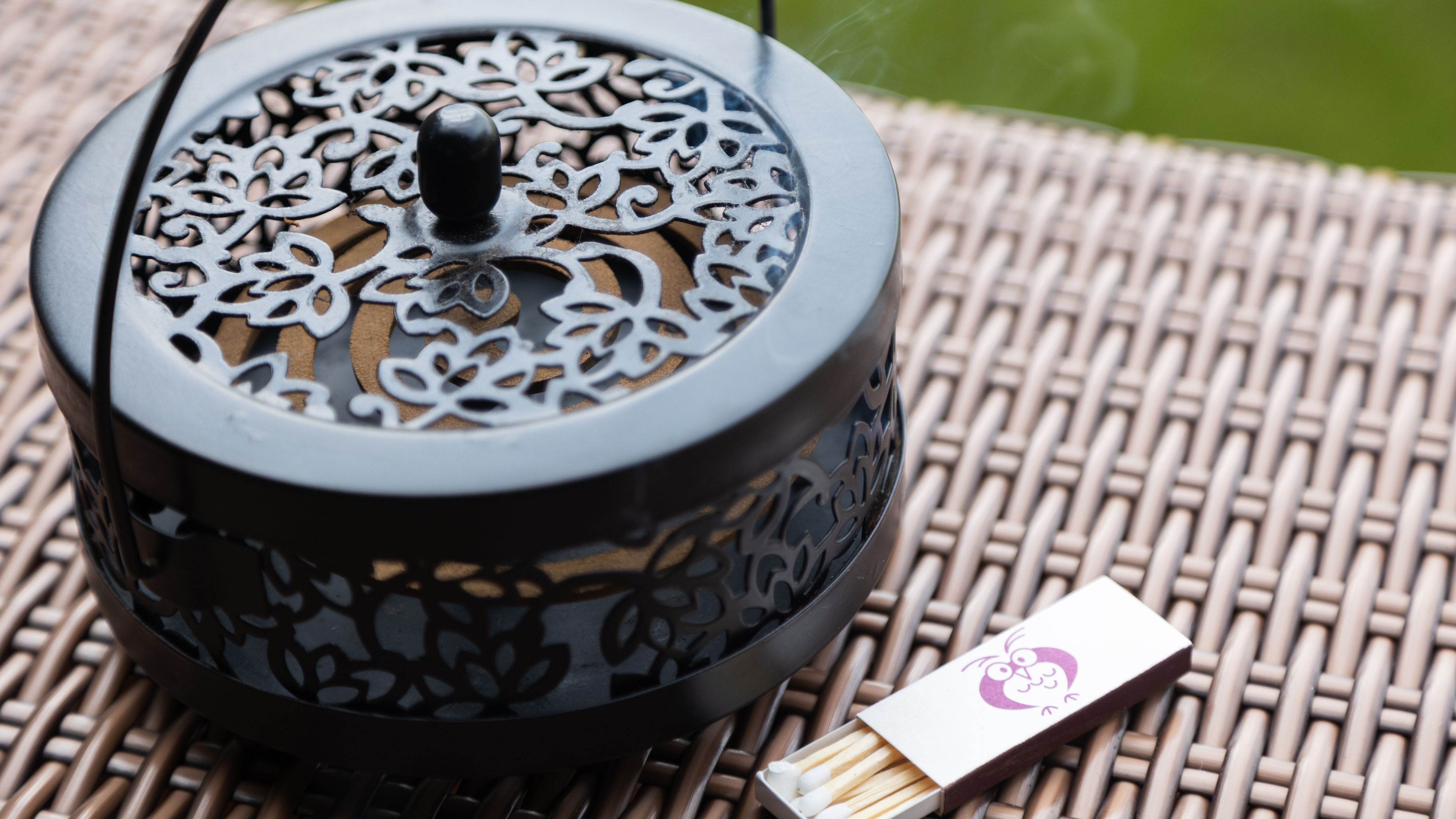 香炉の煙に心を委ねて、非日常のひととき