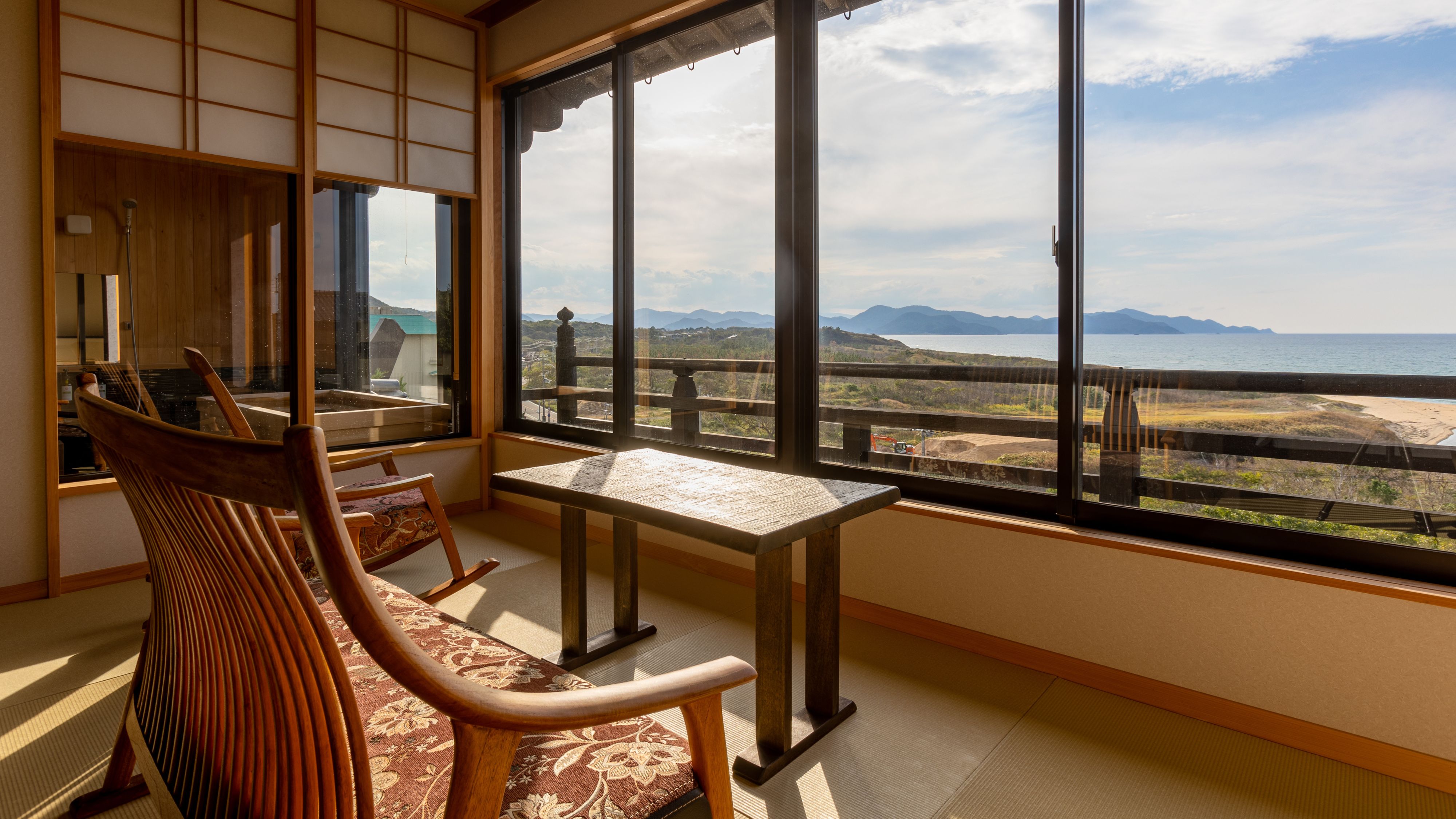 【客室】温泉展望ヒノキ風呂付和室-ベッド付　－オーシャンフロント－ [一例]　