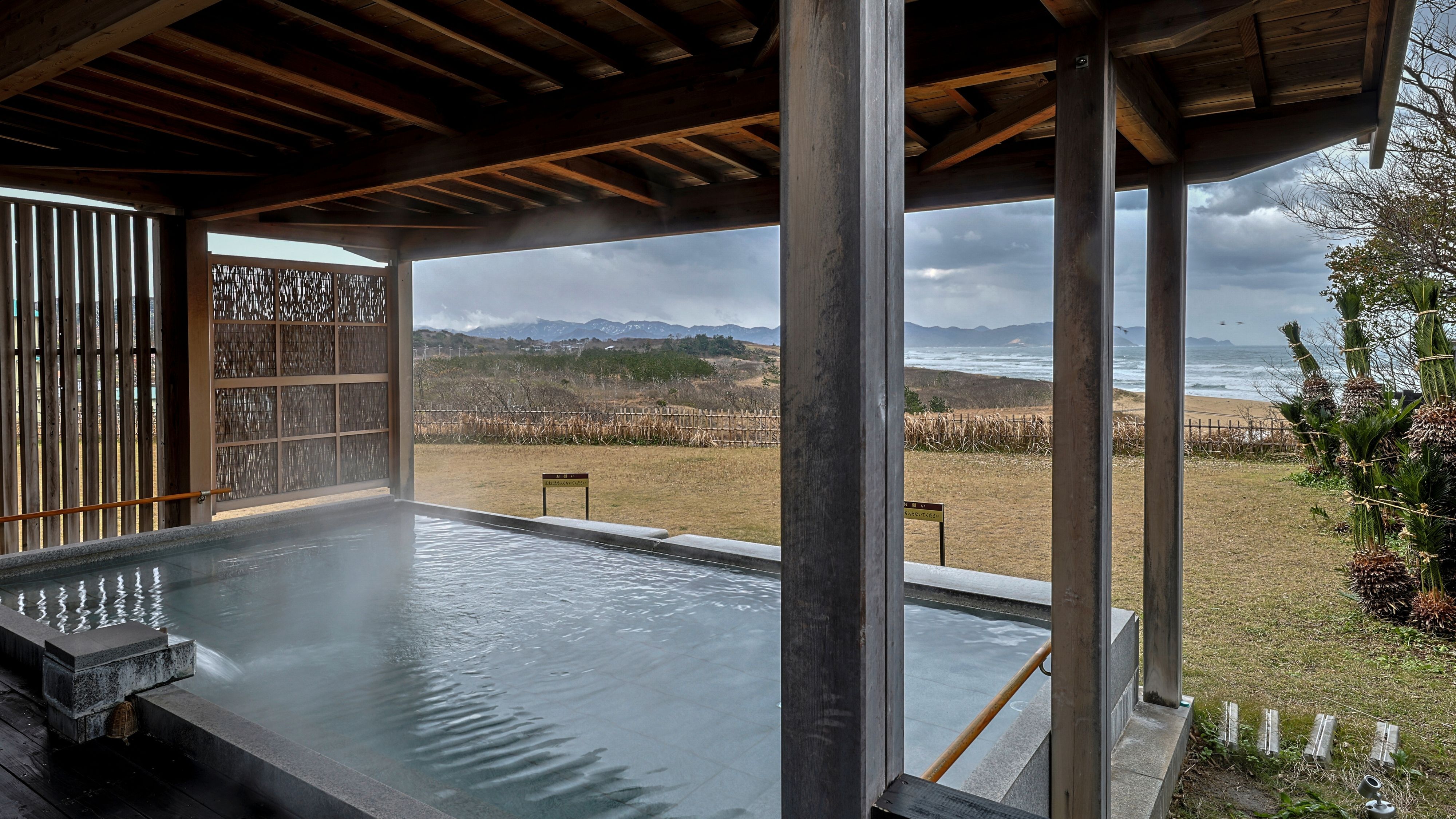 【大浴場】＜海側＞露天風呂　男女入替制