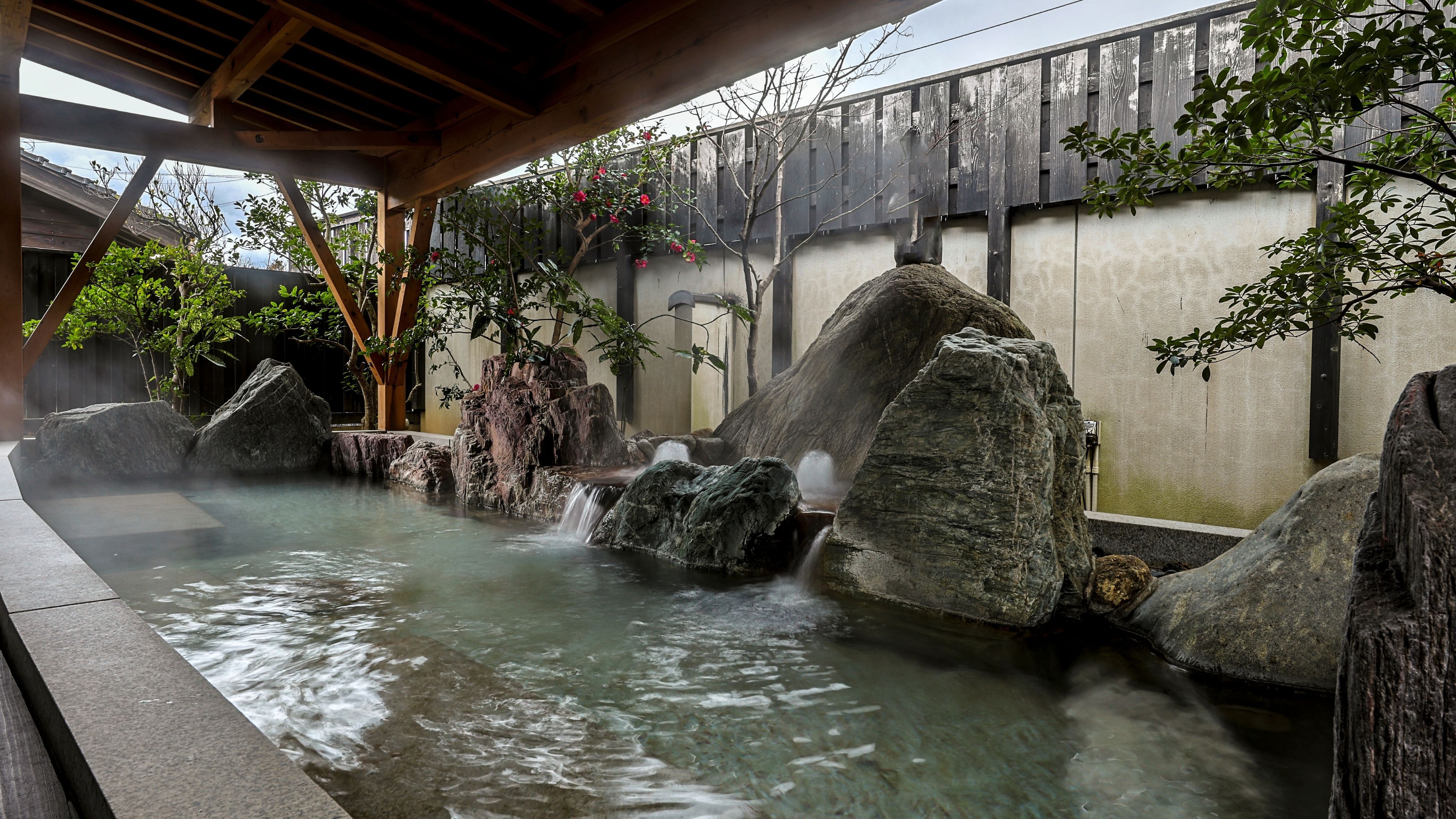 【大浴場】＜庭園側＞露天風呂　男女入替制