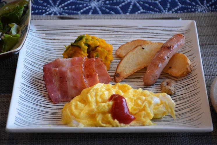 朝食（洋風）の卵料理