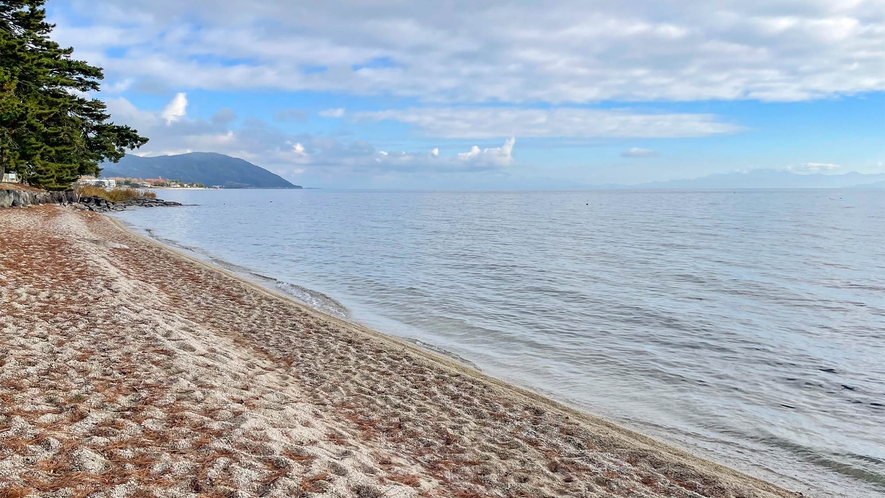 ・波が穏やかな絶好の湖水浴スポットです