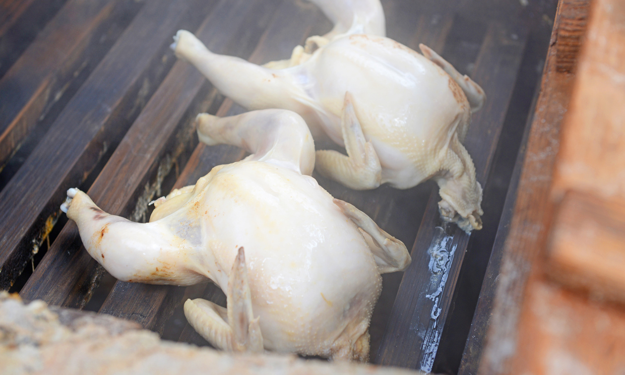 *【蒸し鶏】蒸気で旨味が凝縮した柔らかい蒸し鶏は当館の目玉です！ぜひご賞味ください。