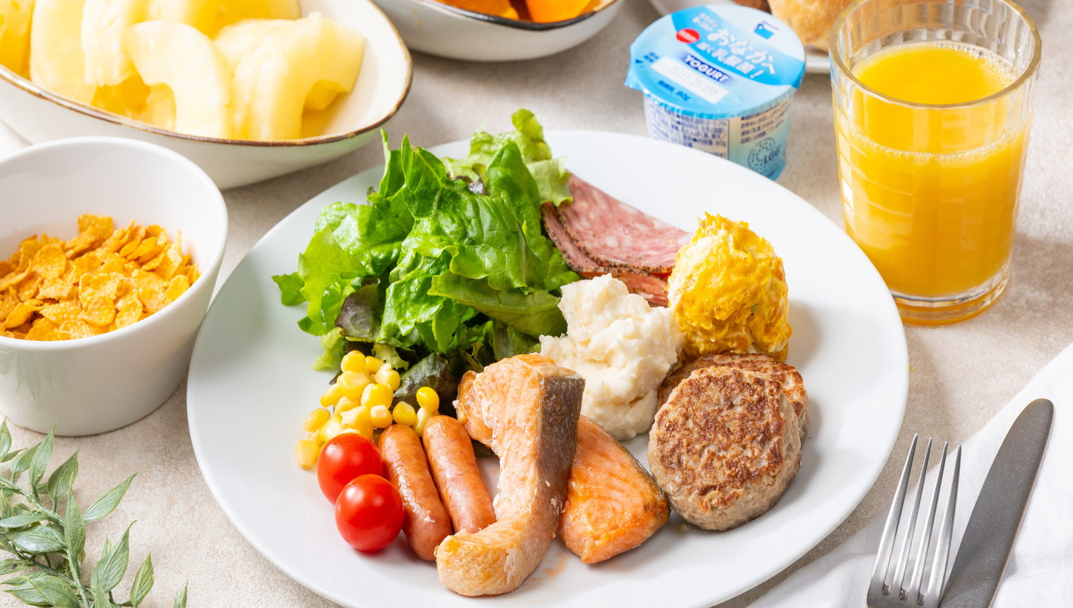 朝食盛り付け