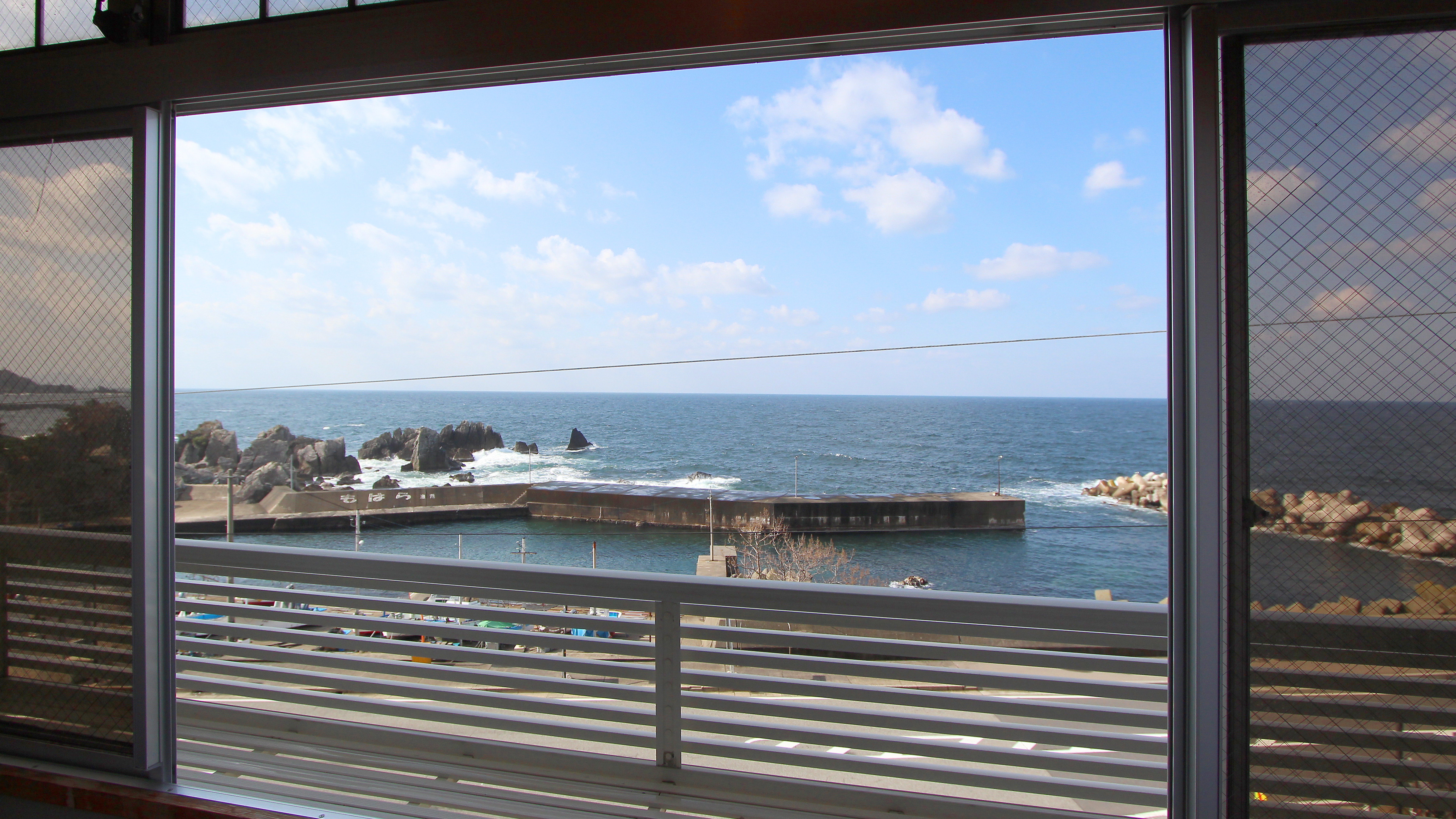 お部屋から眺める日本海